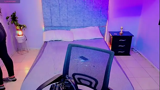 Lana stone  online show from November 2025 03:28:02 AM