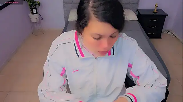 Lana stone  online show from November 2025 03:10:02 AM