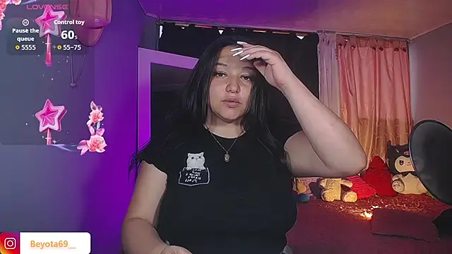 Snapshot of Kym_Owens chatting on October 2025 10:36:01 PM Kym Owens online show from October 2025 10:36:01 PM