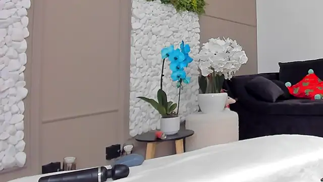 Deliciouslips online show from February 2025 10:58:01 PM