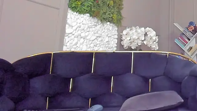 Deliciouslips online show from April 2026 03:37:01 PM