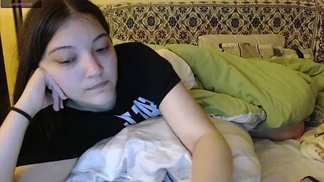 AlisaDevis online show from October 2025 05:10:02 PM