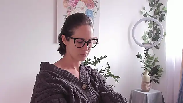 cuddlingbunny online show from March 2026 03:35:02 PM