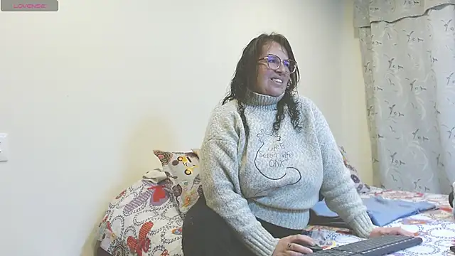 Snapshot of honeyhot_paty chatting on February 2025 08:20:02 PM honeyhot paty online show from February 2025 08:20:02 PM