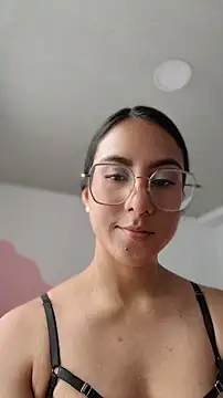 DaraBeckett online show from May 2026 02:26:01 PM
