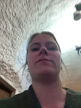 selenaluvv online show from April 2026 03:04:01 PM