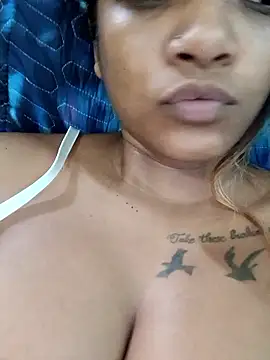 Snapshot of Indianqueen03 chatting on January 2026 01:25:02 PM Indianqueen03 online show from January 2026 01:25:02 PM