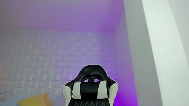 iris torrez  online show from April 2026 12:41:01 PM