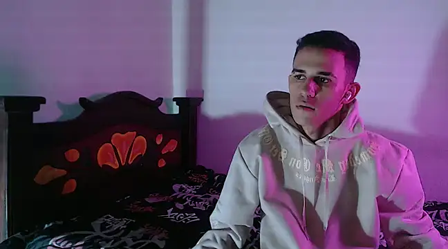 isaaclatino online show from December 2024 03:27:02 AM