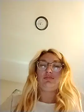 xWhoreAbleX Pika online show from April 2026 02:00:02 PM