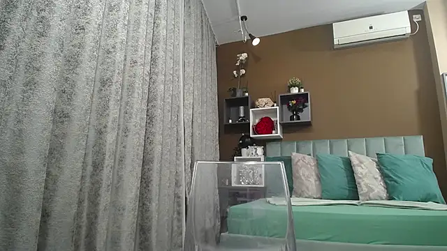 RebecaBlackx online show from November 2025 04:56:01 AM