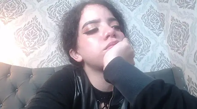 EmmaCowperr online show from March 2025 06:37:02 PM