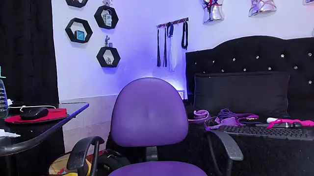 LucyStrike  online show from November 2025 11:16:02 PM