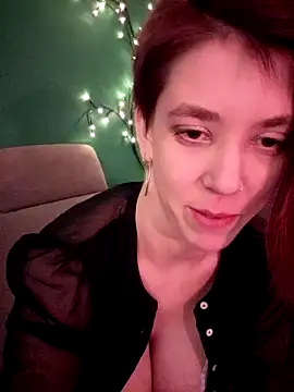 Snapshot of Loona-Lexxington chatting on December 2024 07:17:02 AM Loona-Lexxington online show from December 2024 07:17:02 AM