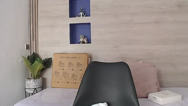 Dakotagloss online show from April 2026 09:09:02 PM