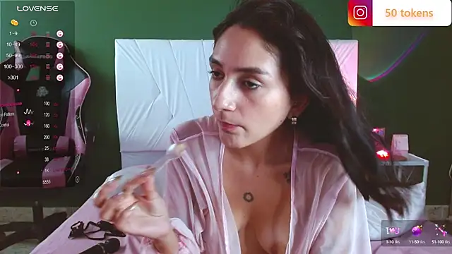 Snapshot of Mei_Kelly chatting on March 2025 09:27:01 PM Mei Kelly online show from March 2025 09:27:01 PM