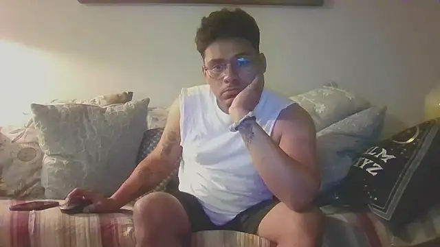 ThixxkkLatin online show from October 2025 05:18:01 AM