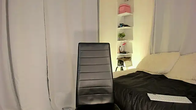 Snapshot of cami_cruzz chatting on July 2026 08:35:02 PM cami cruzz online show from July 2026 08:35:02 PM