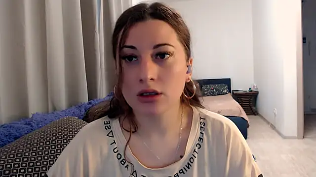 Snapshot of Helen_Adams_ chatting on June 2026 06:02:01 AM Helen Adams online show from June 2026 06:02:01 AM
