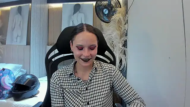 AnnyThompson  online show from March 2026 11:04:02 PM