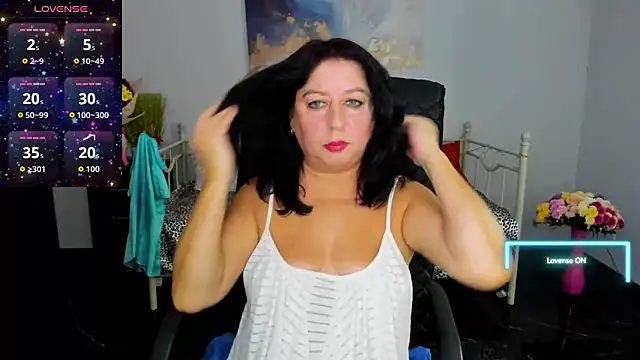 Julia Dean online show from December 2025 01:20:02 PM