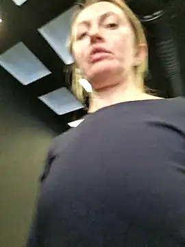 Miss    Mia  online show from November 2025 10:59:01 AM