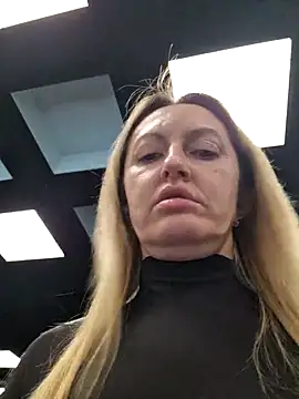 Miss    Mia  online show from December 2025 10:30:01 AM