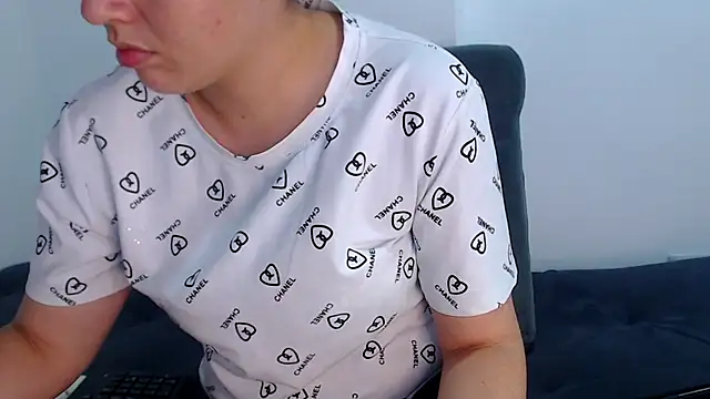 Snapshot of sofi-rojas1 chatting on November 2025 11:04:02 PM sofi-rojas1 online show from November 2025 11:04:02 PM