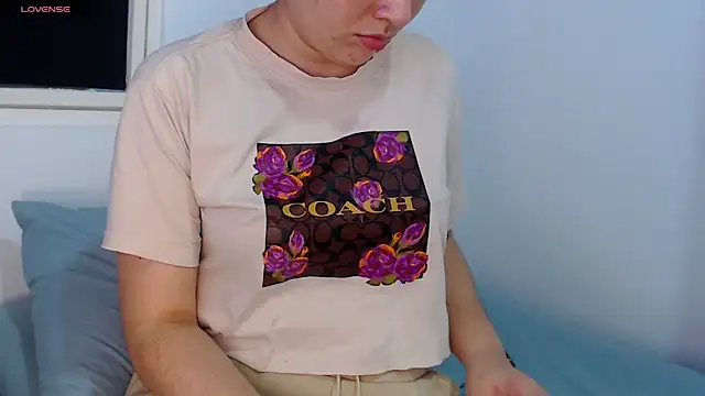 Snapshot of sofi-rojas1 chatting on November 2025 11:20:02 PM sofi-rojas1 online show from November 2025 11:20:02 PM