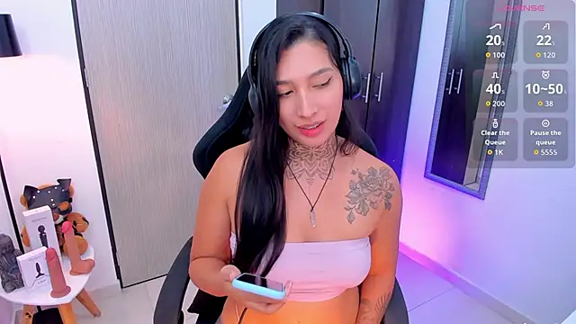 LouaneBourVip online show from December 2025 11:42:01 PM