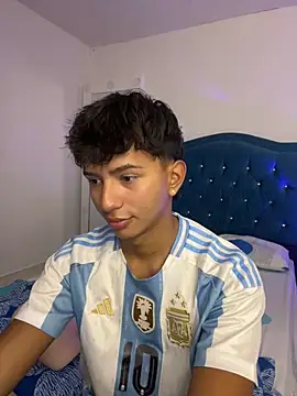 Leonarrrd 01 online show from October 2025 10:30:01 PM