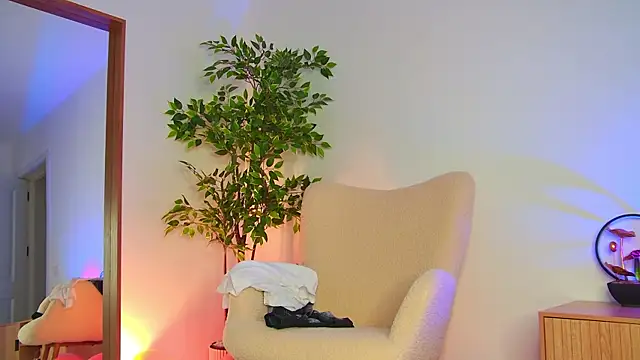 alissa foxx online show from July 2026 12:14:02 PM