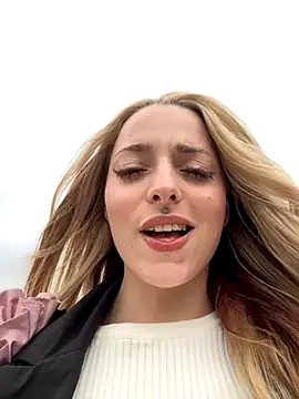 LoraaDoll online show from September 2025 03:01:01 PM