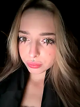 LoraaDoll online show from November 2025 04:29:01 PM