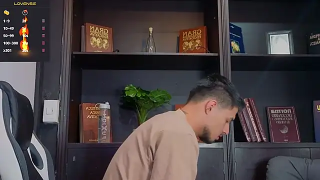 EdwardRoss  online show from September 2025 04:45:01 PM