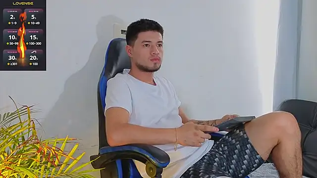 EdwardRoss  online show from March 2026 07:40:01 PM