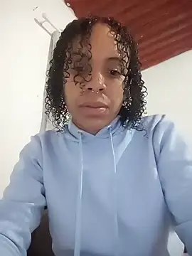 Julia Pretinha online show from November 2025 09:02:02 PM