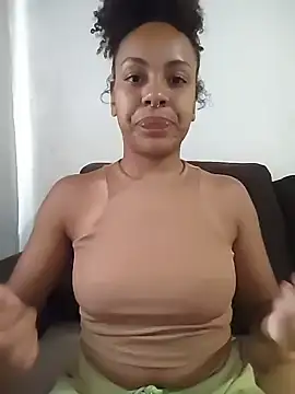 Julia Pretinha online show from December 2025 01:07:01 PM