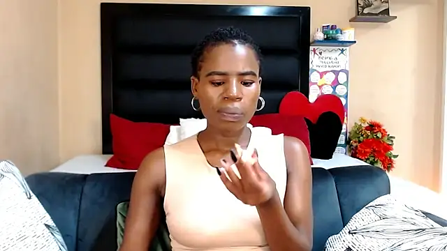 Snapshot of LongPussyLipsxx chatting on March 2025 04:58:02 PM LongPussyLipsxx online show from March 2025 04:58:02 PM