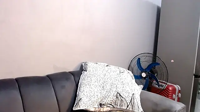 Snapshot of LongPussyLipsxx chatting on October 2025 08:52:02 PM LongPussyLipsxx online show from October 2025 08:52:02 PM