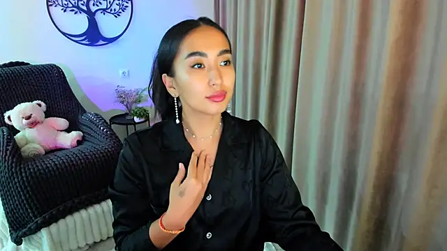 worldofkim online show from November 2025 10:59:01 AM