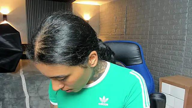 Snapshot of magic_marg chatting on November 2025 08:54:01 PM magic marg online show from November 2025 08:54:01 PM