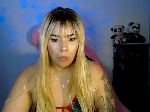 CarolinaRincon online show from November 2025 12:00:02 AM