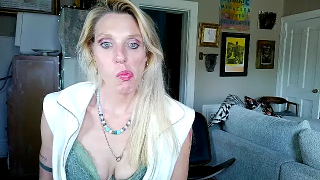 Glamazonx online show from April 2026 11:54:02 PM