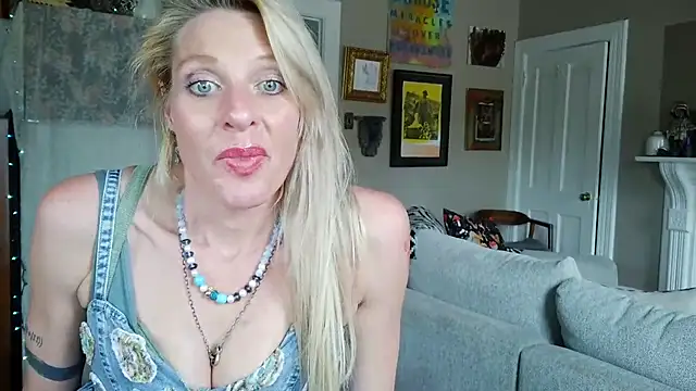 Glamazonx online show from April 2026 06:58:02 PM