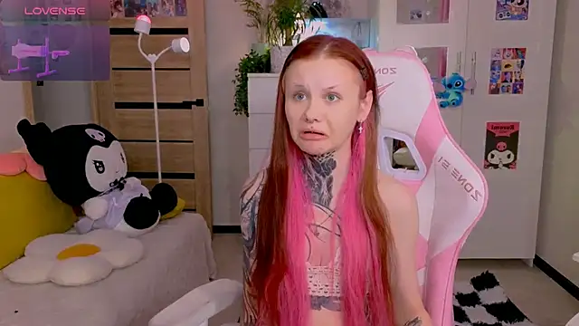 Britney Lynch online show from November 2025 12:11:01 AM