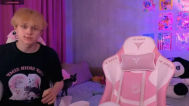 Britney Lynch online show from March 2026 07:40:02 PM