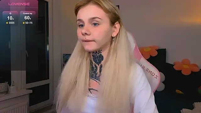 Britney Lynch online show from March 2026 07:03:01 PM