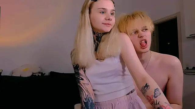 Britney Lynch online show from April 2026 07:41:01 PM