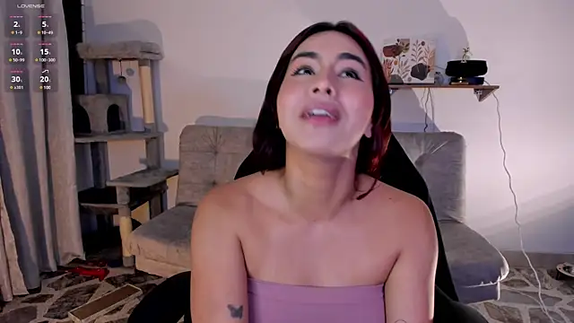 Snapshot of Zarah_Blare chatting on March 2025 01:32:01 AM Zarah Blare online show from March 2025 01:32:01 AM